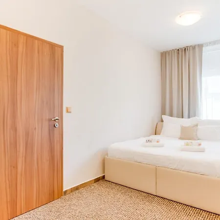Euro Krenova 75 Apartment