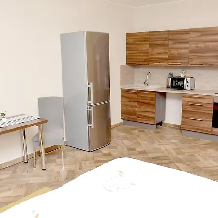 Euro Krenova 75 Apartment *