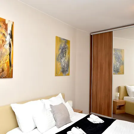 Euro Krenova 75 Apartment