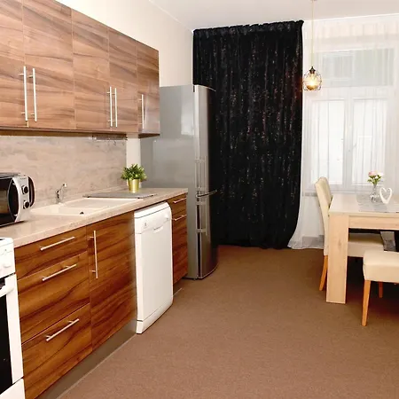 Euro Krenova 75 Apartment *