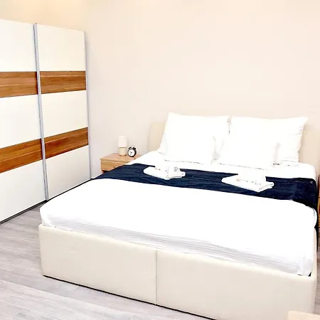 Euro Krenova 75 Apartment