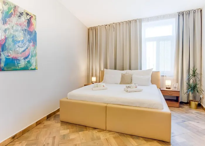 Euro Křenová 75 Apartmán *