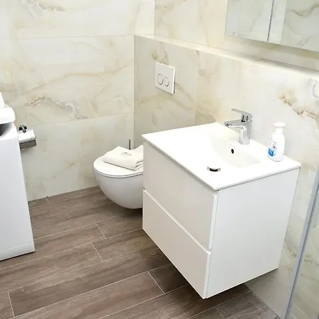 Euro Křenová 75 Apartamento