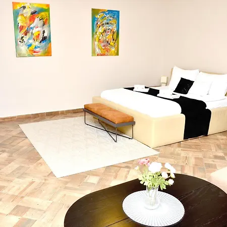 Euro Křenová 75 Apartmán *
